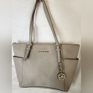 Michael Kors Jet Set Leather Top-Zip Tote Bag